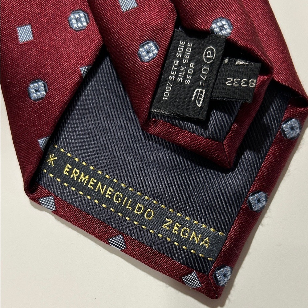 Ermenegildo Zegna Burgundy red and blue tie - 100% silk Italy Made - 59cm Length